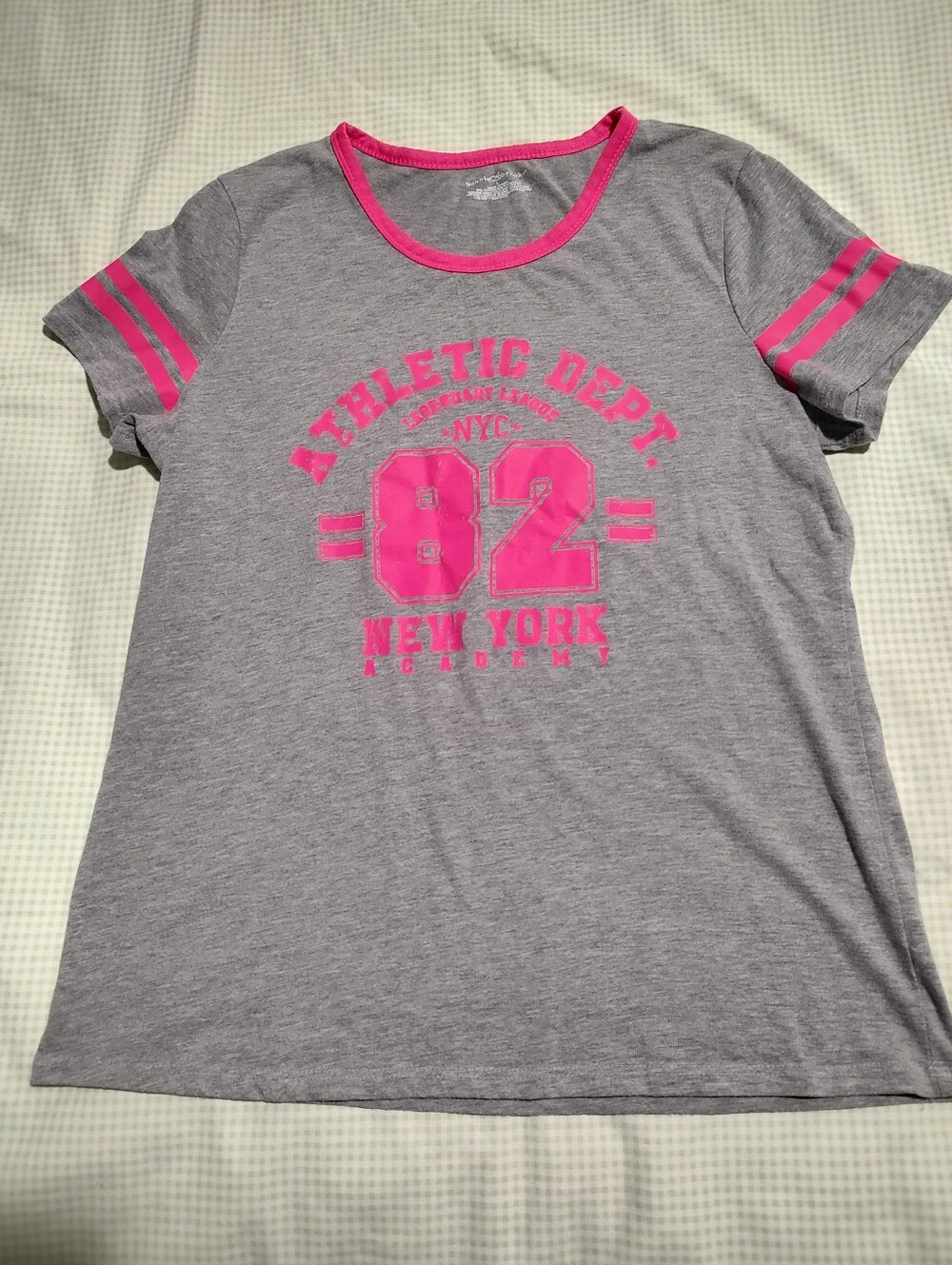 Women's Athletic Graphic Tee - Gray with Pink Accents